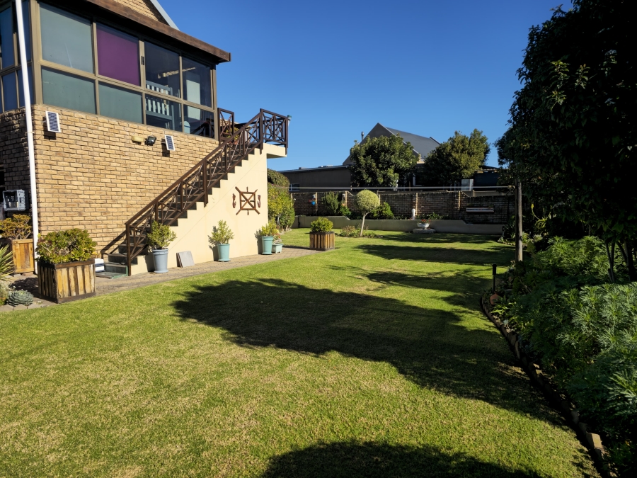 5 Bedroom Property for Sale in Stilbaai Wes Western Cape